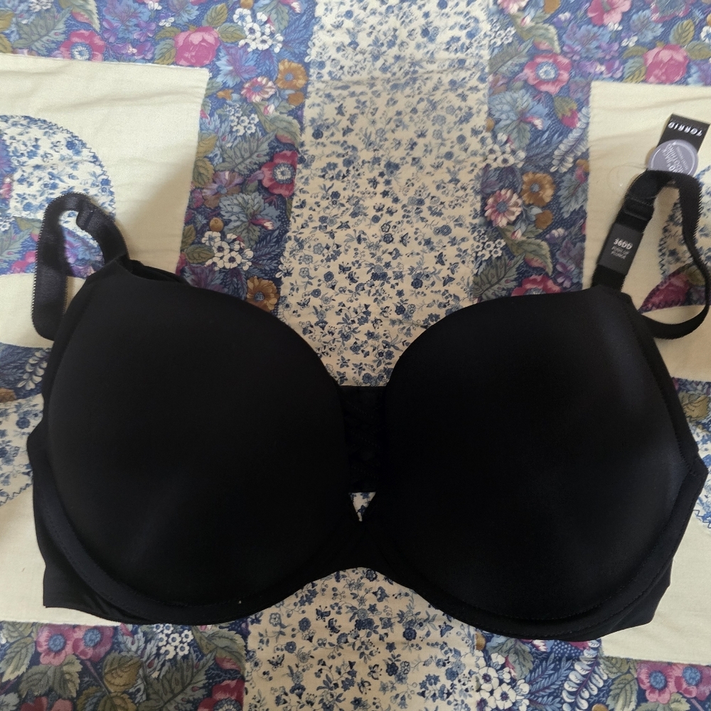 Torrid Black Underwire Bra with Molded Cups and Adjustable Straps Plunge Up